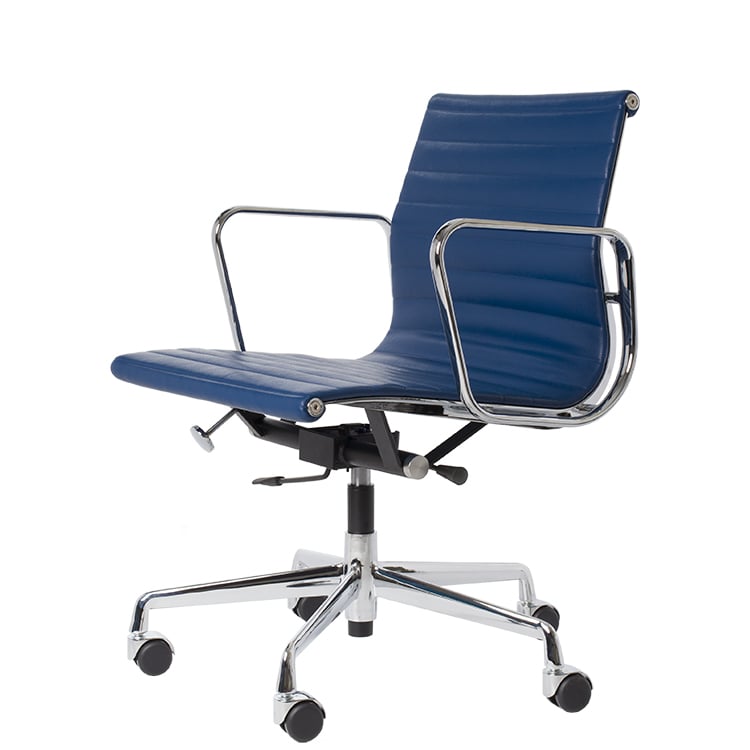 Charles Eames style, Kontorstol EA117 lær blå