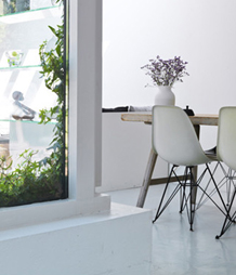Hvit Eames DSW-stol på no.freefurn.com
